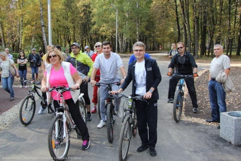 В день без автомобиля администрация Рязани пересела на велосипеды. Где Татьяна Мастюкова на велике? 1_5903