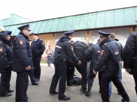 В Константиново с применением насилия задержаны 77-летний залуженный архитектор Гаврилов, активисты Кочетков и Петруцкий Zaderzh