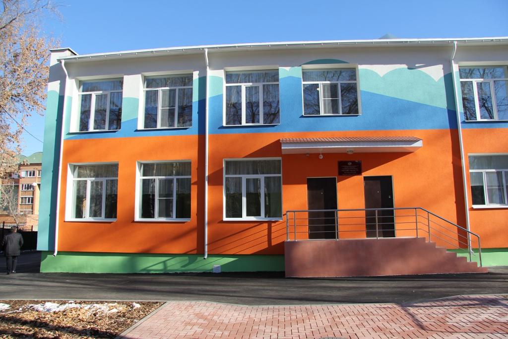 Школа после садика. Отделка фасада школы. Цвет фасада школы. Детский сад здание. Детский сад фасад.
