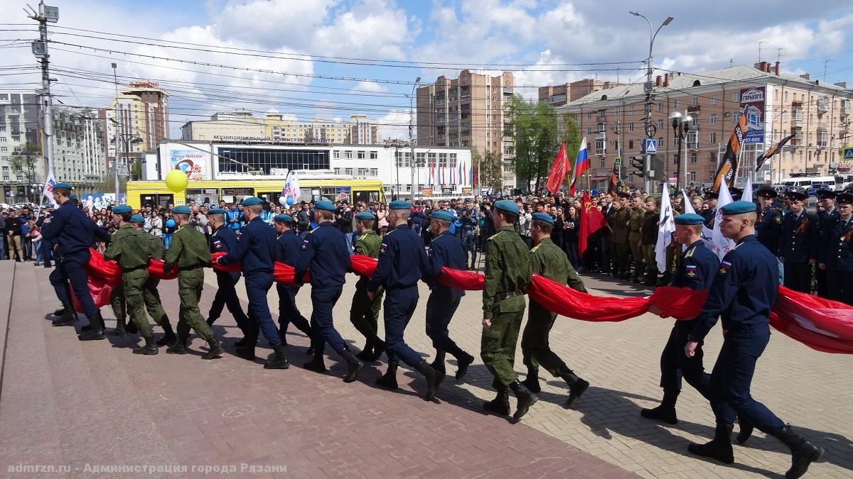 Рязань получила копию Знамени Победы | Вид сбоку